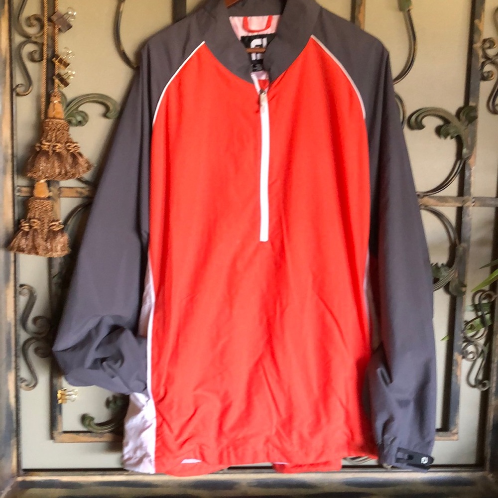 Men’s Fuji wind breaker XXL Adjustable sleeves